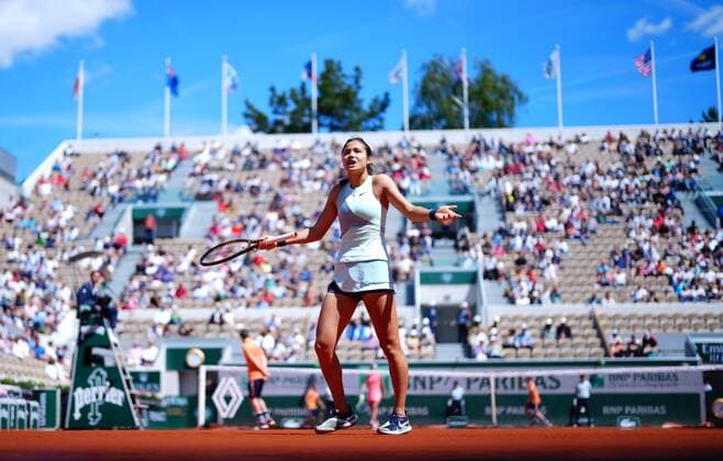 Sport Themen der Woche KW21 Sport Bilder des Tages Mandatory Credit: Photo by Javier Garcia Shutterstock (12954376h) Emma Raducanu reacts during her second round loss French Open Tennis, Day 4, Roland Garros, Paris, France - 25 May 2022 French Open Tennis, Day 4, Roland Garros, Paris, France - 25 May 2022  Copyright: xJavierxGarcia Shutterstockx 12954376h