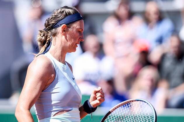 TENNIS - French Open 2022 PARIS,FRANCE,25.MAY.22 - TENNIS - WTA, Tennis Damen Tour, French Open, Roland Garros, Grand Slam. Image shows the rejoicing of Victoria Azarenka ( ).  GEPAxpictures xPatrickxSteiner