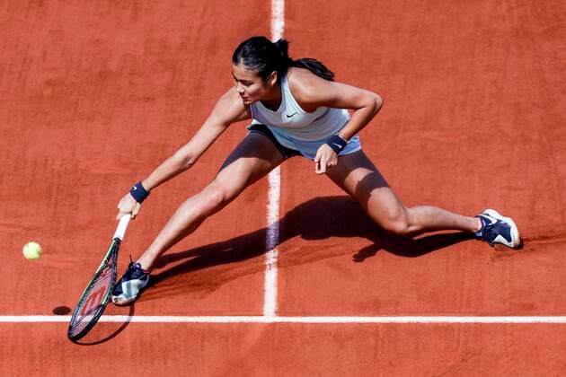 TENNIS - French Open 2022 PARIS,FRANCE,25.MAY.22 - TENNIS - WTA, Tennis Damen Tour, French Open, Roland Garros, Grand Slam. Image shows Emma Raducanu (GBR).  GEPAxpictures xPatrickxSteiner