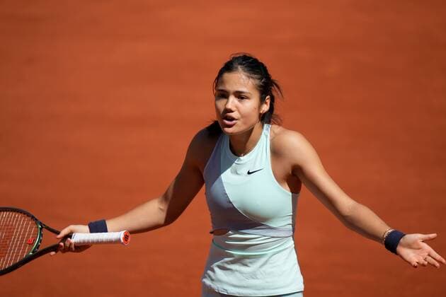 Mandatory Credit: Photo by Dave Shopland Shutterstock (12954391w) Dejected Emma Raducanu of Great Britain as she is beaten in three sets in 2nd Round French Open Tennis, Day 4, Roland Garros, Paris, France - 25 May 2022 French Open Tennis, Day 4, Roland Garros, Paris, France - 25 May 2022  Copyright: xDavexShopland Shutterstockx 12954391w