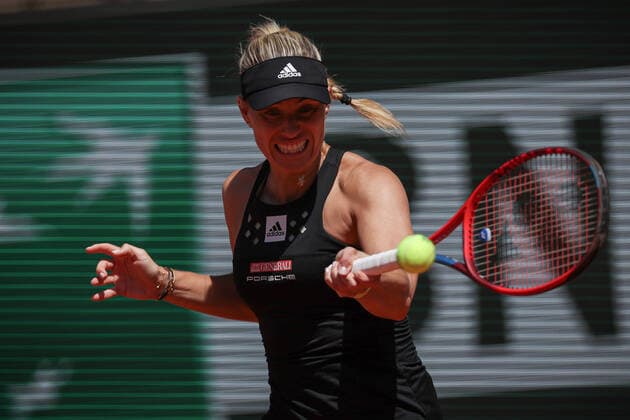 Angelique KERBER (GER) contre Elsa JACQUEMOT (FRA) TENNIS : Roland Garros 2022 - 25 05 2022 AurelienMorissard Panoramic 