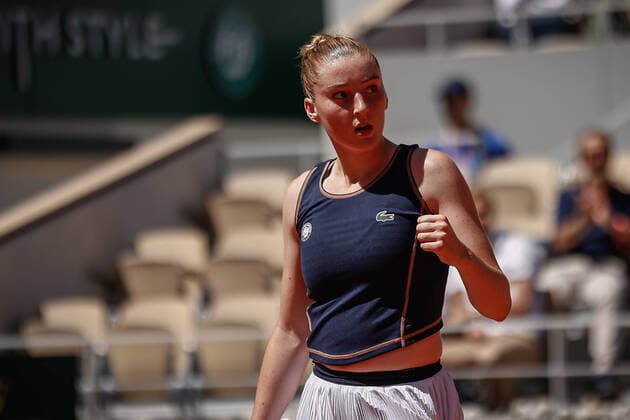 Angelique KERBER (GER) contre Elsa JACQUEMOT (FRA) TENNIS : Roland Garros 2022 - 25 05 2022 AurelienMorissard Panoramic 
