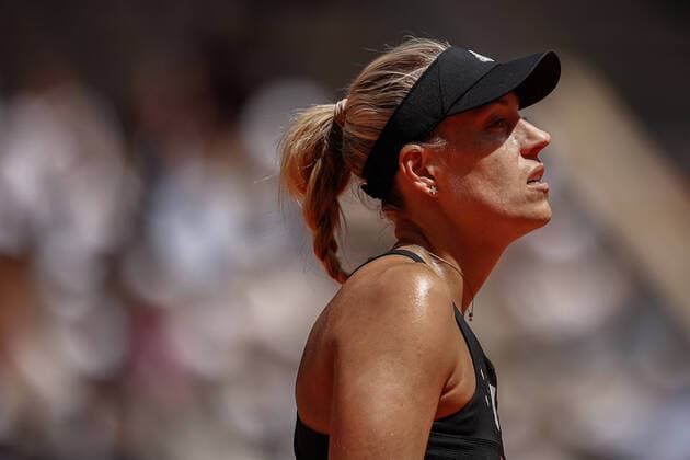 Angelique KERBER (GER) contre Elsa JACQUEMOT (FRA) TENNIS : Roland Garros 2022 - 25 05 2022 AurelienMorissard Panoramic 