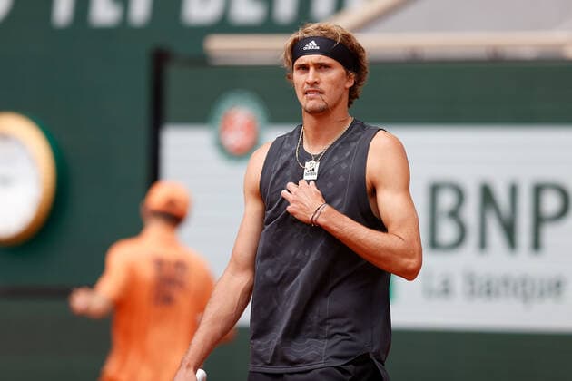 25 05 2022, Tennis, French Open 2022 Roland Garros, FRA, Paris, Roland Garros picture v li Alexander Zverev GER disappointed, disappointed looking, dissapointed, sad, frustrated, frustration, frustrated Copyright: HMBxMedia AntonioxBorga