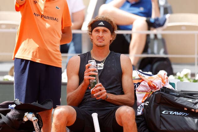 25 05 2022, Tennis, French Open 2022 Roland Garros, FRA, Paris, Roland Garros picture v li Alexander Zverev GER Copyright: HMBxMedia AntonioxBorga
