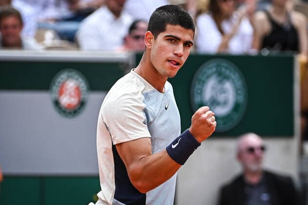 May 25, 2022, Paris, France, France: Carlos ALCARAZ of Spain celebrates his point during the Day four of Roland-Garros 2022, French Open 2022, Grand Slam tennis tournament at the Roland-Garros stadium on May 25, 2022 in Paris, France. Paris France - ZUMAm308 20220525_zsp_m308_036 Copyright: xMatthieuxMirvillex