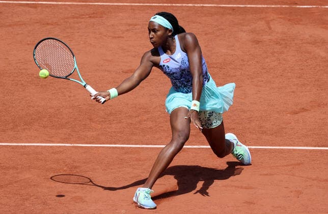 US Coco Gauff plays against Alison Van Uytvanck of Belgium during their French Tennis Open match at Roland Garros near Paris, France, on Wednesday, May 25, 2022. Gauff won 6-1, 7-6.  PAR20220525119 MAYAxVIDON-WHITE