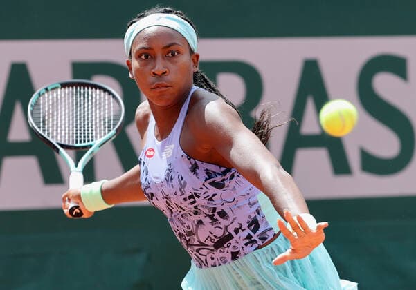 US Coco Gauff plays against Alison Van Uytvanck of Belgium during their French Tennis Open match at Roland Garros near Paris, France, on Wednesday, May 25, 2022. Gauff won 6-1, 7-6.  PAR20220525112 MAYAxVIDON-WHITE
