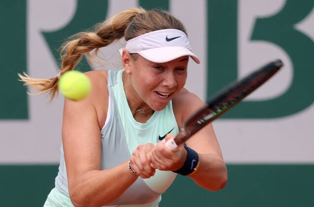 US Amanda Anisimova plays against Donna Vekic of Croatia during their French Tennis Open match at Roland Garros near Paris, France, on Wednesday, May 25, 2022. Anisimova won 6-4, 6-1.  PAR20220525124 MAYAxVIDON-WHITE