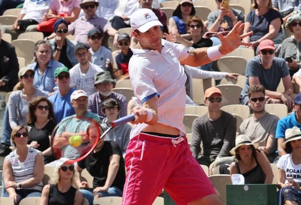 US John Isner plays against Gregoire Barrere of France during their French Tennis Open match at Roland Garros near Paris, France, on Wednesday, May 25, 2022. Isner won 6-4, 6-4, 3-6, 7-6.  PAR20220525104 MAYAxVIDON-WHITE