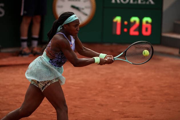 Alison VAN UYTVANCK (BEL) contre Coco GAUFF (USA) TENNIS : Roland Garros 2022 - 25 05 2022 AurelienMorissard Panoramic 