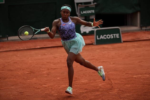 Alison VAN UYTVANCK (BEL) contre Coco GAUFF (USA) TENNIS : Roland Garros 2022 - 25 05 2022 AurelienMorissard Panoramic 