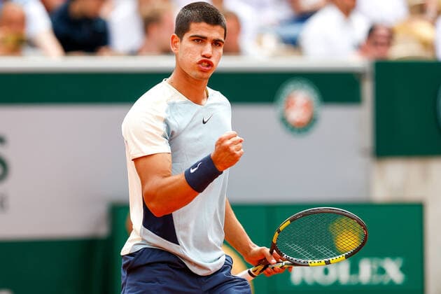 25 05 2022, Tennis, French Open 2022 Roland Garros, FRA, Paris, Roland Garros Picture v li Carlos Alcaraz ESP cheers Copyright: HMBxMedia AntonioxBorga