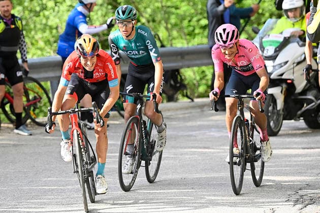 Sport Bilder des Tages Photo Fabio Ferrari LaPresse May 25, 2022 Ponte di Legno, Italy Cycling Giro d Italia 2022 - 105th edition - stage 17 - from Ponte di Legno to Lavarone In the pic: CARAPAZ Richard (INEOS GRENADIERS) LANDA MEANA Mikel (BAHRAIN VICTORIOUS)  Copyright: xFabioxFerrari LaPressex