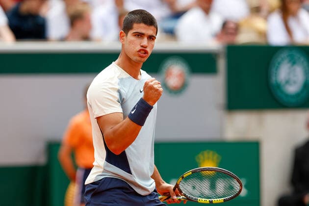 25 05 2022, Tennis, French Open 2022 Roland Garros, FRA, Paris, Roland Garros v li Carlos Alcaraz ESP cheers Tennis, French Open 2022 Roland Garros Paris Copyright: xBeckerxEibner-Pressefotox EP_hec