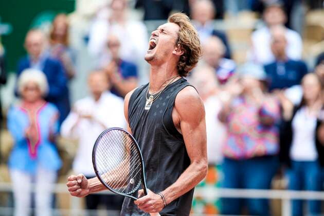 TENNIS - French Open 2022 PARIS,FRANCE,25.MAY.22 - TENNIS - ATP, Tennis Herren World Tour, French Open, Roland Garros, Grand Slam. Image shows the rejoicing of Alexander Zverev (GER).  GEPAxpictures xPatrickxSteiner