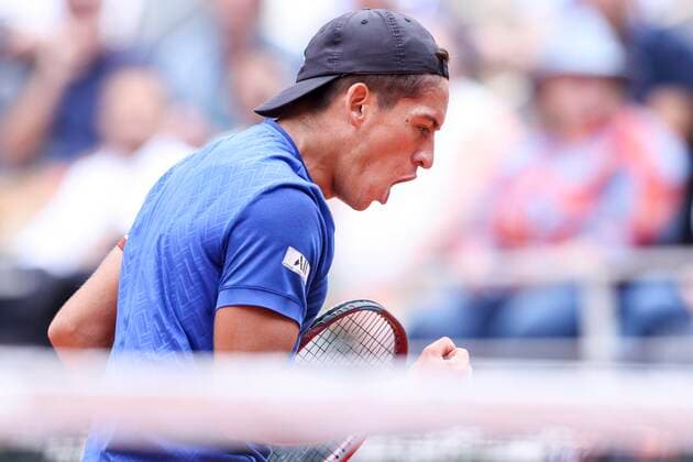 TENNIS - French Open 2022 PARIS,FRANCE,25.MAY.22 - TENNIS - ATP, Tennis Herren World Tour, French Open, Roland Garros, Grand Slam. Image shows the rejoicing of Sebastian Baez (ARG).  GEPAxpictures xPatrickxSteiner