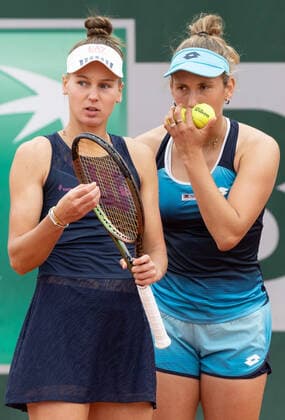 Russian Veronika Kudermetova and Belgian Elise Mertens discuss tactics during a tennis match between Belgian-Russian pair Mertens-Kudermetova against Croatian-American pair Martic-Rogers, in the first round of the women s doubles tournament, at the Roland Garros French Open tennis tournament, in Paris, France, Wednesday 25 May 2022. This year s tournament takes place from 22 May to 5 June. BENOITxDOPPAGNE  x35497163x