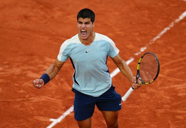 Mandatory Credit: Photo by Javier Garcia Shutterstock (12954376ao) Carlos Alcaraz celebrates after winning the fourth set French Open Tennis, Day 4, Roland Garros, Paris, France - 25 May 2022 French Open Tennis, Day 4, Roland Garros, Paris, France - 25 May 2022  Copyright: xJavierxGarcia Shutterstockx 12954376ao
