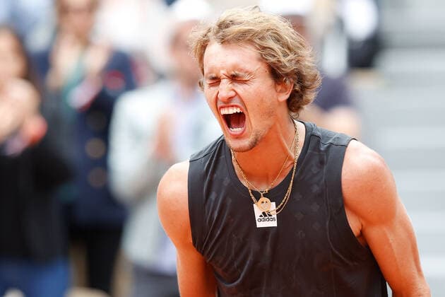 25 05 2022, Tennis, French Open 2022 Roland Garros, FRA, Paris, Roland Garros picture v li AlexanderZverev GER , screaming with joy, cheering Copyright: HMBxMedia AntonioxBorga