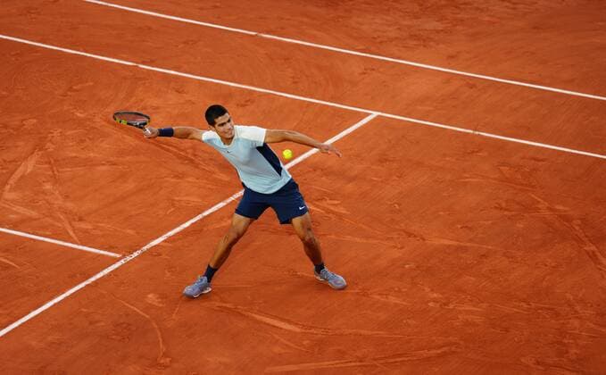 Mandatory Credit: Photo by Javier Garcia Shutterstock (12954376as) Carlos Alcaraz celebrates his five set win French Open Tennis, Day 4, Roland Garros, Paris, France - 25 May 2022 French Open Tennis, Day 4, Roland Garros, Paris, France - 25 May 2022  Copyright: xJavierxGarcia Shutterstockx 12954376as