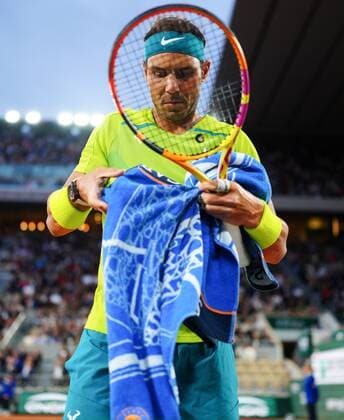 Mandatory Credit: Photo by Javier Garcia Shutterstock (12954376bb) Rafael Nadal prepares one of his towels for the match French Open Tennis, Day 4, Roland Garros, Paris, France - 25 May 2022 French Open Tennis, Day 4, Roland Garros, Paris, France - 25 May 2022  Copyright: xJavierxGarcia Shutterstockx 12954376bb
