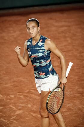 Joie de Diane PARRY (FRA) contre Camila OSORIO (COL) TENNIS : Roland Garros 2022 - 25 05 2022 AurelienMorissard Panoramic 
