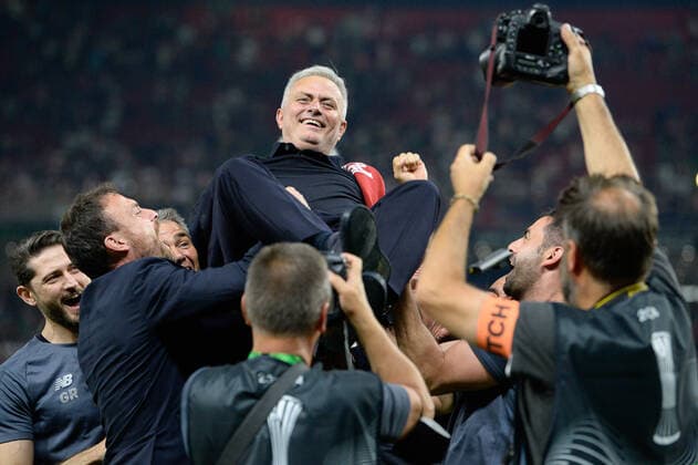 FuÃŸball, ECL, Finale, Sieger AS Rom 25th May 2022; National Arena, Tirana, Albania; Conference League final , AS Roma versus Feyenoord Rotterdam; Jose Mourinho is bumped by his players after the victory at the end of the match  ActionPlus12392822 AllShotLive