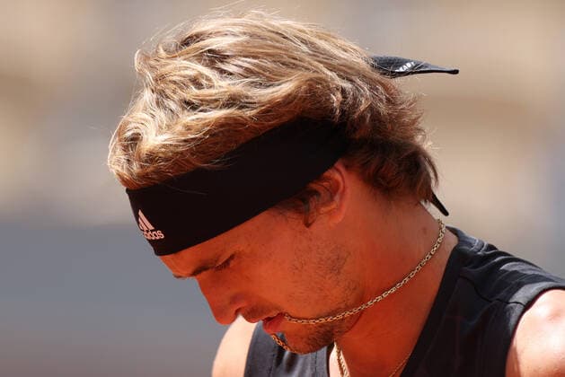 (220526) -- PARIS, May 26, 2022 -- Alexander Zverev of Germany reacts during the men s singles second round match between Alexander Zverev of Germany and Sebastian Baez of Argentina at the French Open tennis tournament at Roland Garros in Paris, France, May 25, 2022. ) (SP)FRANCE-PARIS-TENNIS-ROLAND GARROS-FRENCH OPEN GaoxJing 