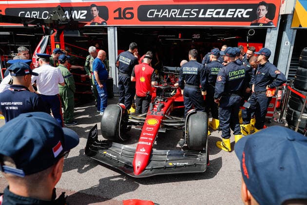 Scuderia Ferrari F1-75, mechanical detail, marshall, commissaire de piste, extrication training during the Formula 1 Grand Prix de Monaco 2022, 7th round of the 2022 FIA Formula One World Championship, WM, Weltmeisterschaft on the Circuit de Monaco, from May 27 to 29, 2022 in Monte-Carlo, Monaco - F1 - MONACO GRAND PRIX 2022 DPPI Panoramic 00122018__V2_8678