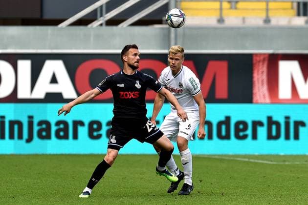 14-05-2022 pmk NF119575 Fussball Herren 3.Liga Saison 2021 2022 Benteler-Arena Paderborn Corona-Spieltag SC Verl - MSV Duisburg Letzter Spieltag Orhan ADEMI (29) Duisburg Barne PERNOT (06) Verl *** 14 05 2022 pmk NF119575 football men 3 league season 2021 2022 Benteler Arena Paderborn Corona matchday SC Verl MSV Duisburg last matchday Orhan ADEMI 29 Duisburg Barne PERNOT 06 Verl
