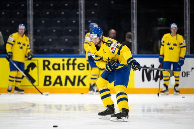 220526 Oliver Ekman Larsson of Sweden ahead of the 2022 IIHF Ice Hockey World Championship quarterfinal game between Sweden and Canada on May 26, 2022 in Tampere Photo Maxim ThorÃ BILDBYRAN kod MT MT0402 ishockey ice hockey ishockey vm iihf ice hockey world championship sverige sweden kanada canada bbeng quarterfinal quarterfinal,  Copyright: MAXIMxTHORE BB220526MT030