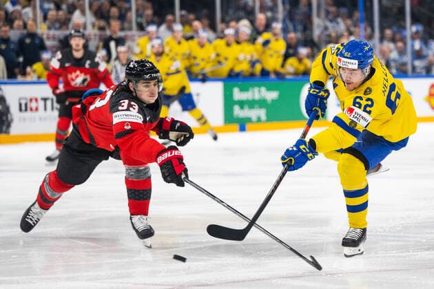 220526 Ryan Graves of Canada and Joel Kellman of Sweden during the 2022 IIHF Ice Hockey World Championship quarterfinal game between Sweden and Canada on May 26, 2022 in Tampere Photo Maxim Thore BILDBYRAN kod MT MT0402 ishockey ice hockey ishockey vm iihf ice hockey world championship sverige sweden canada canada bbeng quarterfinal quarterfinal,  Copyright: MAXIMxTHORE BB220526MT033