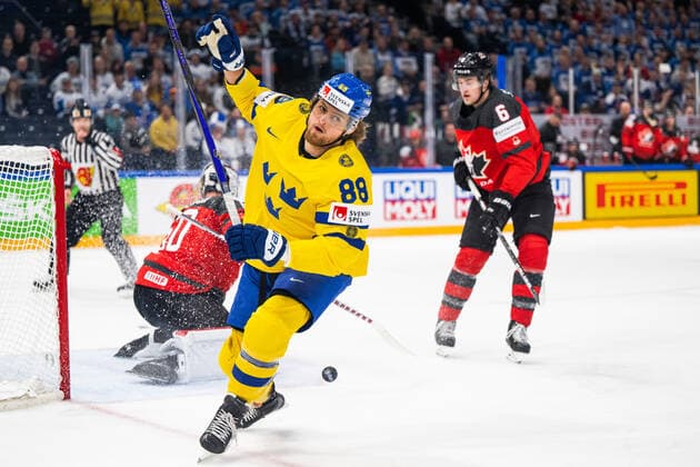 220526 William Nylander of Sweden celebrates after scoring 2 0 during the 2022 IIHF Ice Hockey World Championship quarterfinal game between Sweden and Canada on May 26, 2022 in Tampere Photo Maxim Thore BILDBYRAN kod MT MT0402 ishockey ice hockey ishockey vm iihf ice hockey world championship sverige sweden canada canada bbeng quarterfinal quarterfinal cheers,  Copyright: MAXIMxTHORE BB220526MT043