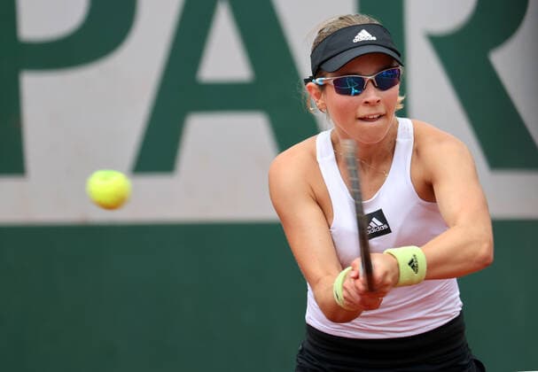 US Katie Volynets plays against Kazakhstan s Elena Rybakina during their French Tennis Open match at Roland Garros near Paris, France, on Thursday May 26, 2022. Rynakina won 6-4, 6-0.  PAR20220526119 MAYAxVIDON-WHITE