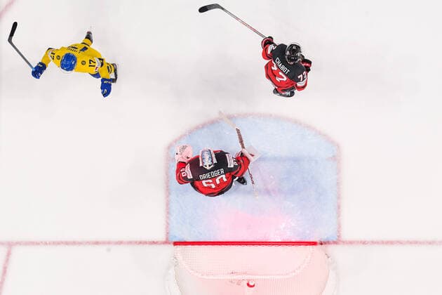 220526 Oskar Lang of Sweden celebrates while goaltender Chris Driedger and Thomas Chabot of Canada look dejected after Max Friberg not pictured scored 3 0 during the 2022 IIHF Ice Hockey World Championship quarterfinal game between Sweden and Canada on May 26, 2022 in Tampere Photo Maxim Thore BILDBYRAN kod MT MT0402 ishockey ice hockey ishockey vm iihf ice hockey world championship sverige sweden kanada canada bbeng kvartsfinal quarterfinal depp jubel,  Copyright: MAXIMxTHORE BB220526MT068