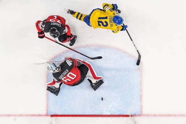 220526 goaltender Chris Driedger and Thomas Chabot of Canada see Max Friberg of Sweden score 3 0 during the 2022 IIHF Ice Hockey World Championship quarterfinal game between Sweden and Canada on May 26, 2022 in Tampere Photo Maxim Thore BILDBYRAN kod MT MT0402 ishockey ice hockey ishockey vm iihf ice hockey world championship sweden sweden canada canada bbeng quarterfinal quarterfinal,  Copyright: MAXIMxTHORE BB220526MT071