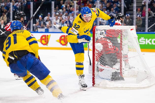 220526 Lucas Wallmark of Sweden during the 2022 IIHF Ice Hockey World Championship quarterfinal game between Sweden and Canada on May 26, 2022 in Tampere Photo Maxim Thore BILDBYRAN kod MT MT0402 ice hockey ice hockey ice hockey vm iihf ice hockey world championship sweden sweden canada canada bbeng quarter final,  Copyright: MAXIMxTHORE BB220526MT074