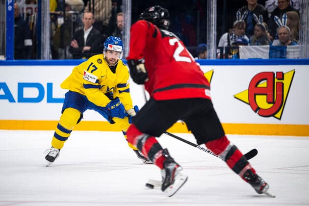 220526 Oskar Lang of Sweden during the 2022 IIHF Ice Hockey World Championship quarterfinal game between Sweden and Canada on May 26, 2022 in Tampere Photo Maxim ThorÃ BILDBYRAN kod MT MT0402,  Copyright: MAXIMxTHORE BB220526MT077