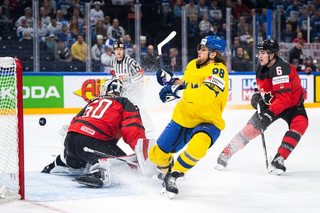 220526 William Nylander of Sweden scores the 2 0 goal during the 2022 IIHF Ice Hockey World Championship quarterfinal game between Sweden and Canada on May 26, 2022 in Tampere Photo Maxim ThorÃ BILDBYRAN kod MT MT0402 ishockey ice hockey ishockey vm iihf ice hockey world championship sverige sweden canada canada bbeng quarterfinal quarterfinal,  Copyright: MAXIMxTHORE BB220526MT084