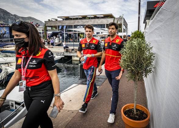 2022 05 26 16 06 22 MONTE CARLO Charles Leclerc Ferrari and Carlos Sainz Ferrari on the Thursday prior to the Monaco Formula 1 Grand Prix The seventh race weekend of this season in Formula 1 starts in the narrow streets of Monaco ANP REMKO DE WAAL netherlands out belgium out MONTE CARLO xVIxxIVx 449339320 originalFilename: 0159972157st.jpg