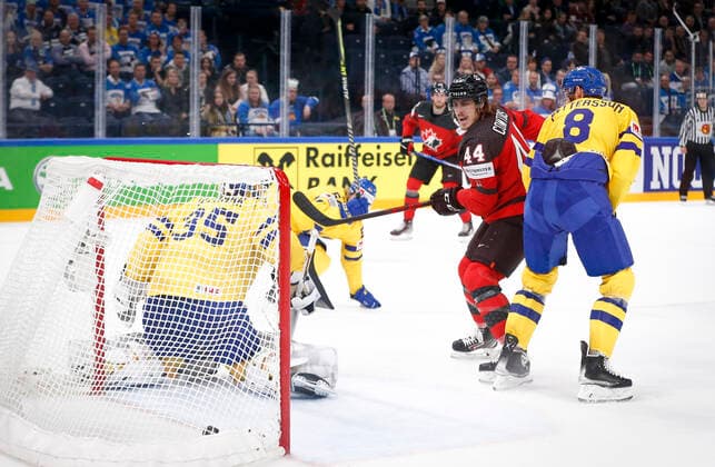 Maxime Comtois 44, CAN Linus Ullmark 35, SWE and Marcus Pettersson 8, SWE during the 2022 IIHF Ice hockey, Eishockey World Championship, WM, Weltmeisterschaft match between Sweden - Canada at the Nokia Arena on 26. May 2022 in Tampere, Finland. (Kalle Parkkinen Newspix24)  Copyright: xKallexParkkinenx np2426414901893