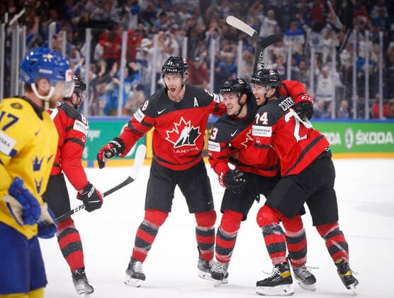 Eishockey, WM, Schweden - Kanada Canada payers celebrating 3-3 goal during the 2022 IIHF Ice hockey, Eishockey World Championship, WM, Weltmeisterschaft match between Sweden - Canada at the Nokia Arena on 26. May 2022 in Tampere, Finland. (Kalle Parkkinen Newspix24)  Copyright: xKallexParkkinenx np2426450801897