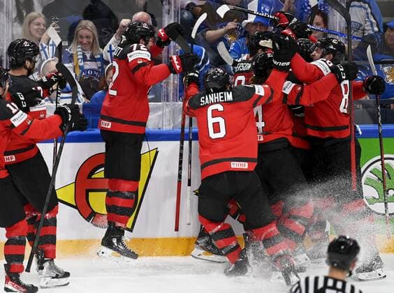 Team of Canada celebrates a overtime goal made by Drake Batherson during the 2022 IIHF Ice hockey, Eishockey World Championships semi-final match between Sweden and Canada in Tampere on May 26, 2022. Tampere Finland LKLAPV20220526185438C579  Copyright: xVesaxMoilanenx