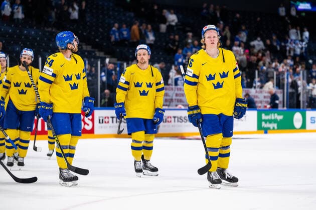 220526 Rasmus Dahlin of Sweden looks dejected after the 2022 IIHF Ice Hockey World Championship quarterfinal game between Sweden and Canada on May 26, 2022 in Tampere Photo Maxim Thore BILDBYRAN kod MT MT0402 ishockey ice hockey ishockey vm iihf ice hockey world championship sverige sweden kanada canada bbeng quarterfinal quarterfinal depp,  Copyright: MAXIMxTHORE BB220526MT100