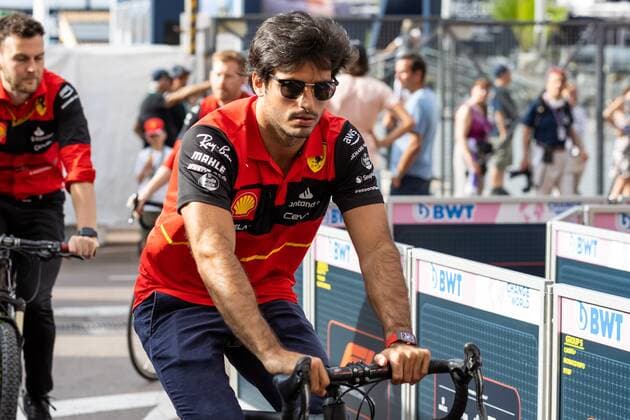 Carlos Sainz Scuderia Ferrari on the bike, Monaco Grand Prix 2022, Motorsport, Formula 1, 26 05 2022 Monaco Grand Prix 2022, Motorsport, Formula 1, 26 05 2022 Copyright: xEibner-Pressefoto AlexanderxNeisx EP_ANS