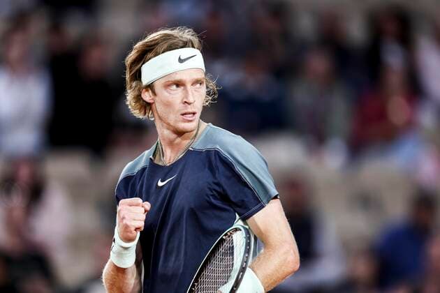 TENNIS - French Open 2022 PARIS,FRANCE,26.MAY.22 - TENNIS - ATP, Tennis Herren World Tour, French Open, Roland Garros, Grand Slam. Image shows the rejoicing of Andrey Rublev ( ).  GEPAxpictures xPatrickxSteiner