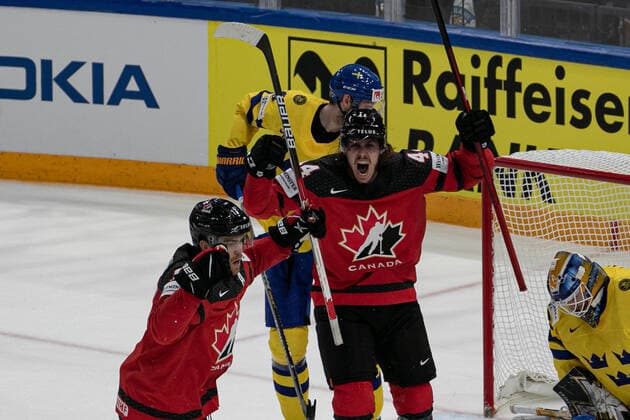 Eishockey, WM, Schweden - Kanada May 26, 2022, Tampere, Finland: Tampere, Finland, Nokia Arena, May 26, 2022, ......ULLMARK Linus(Sweden) during IIHF Ice hockey, Eishockey World Championship, WM, Weltmeisterschaft - Quarterfinals - Sweden vs Canada - Ice Hockey. Ice Hockey - IIHF Ice Hockey World Championship - Quarterfinals - Sweden vs Canada, Tampere, Finland - ZUMAl164 20220526_zsa_l164_269 Copyright: xAndreaxRex