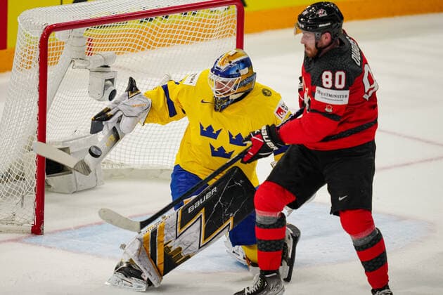Eishockey, WM, Schweden - Kanada May 26, 2022, Tampere, Finland: Tampere, Finland, Nokia Arena, May 26, 2022, ULLMARK Linus(Sweden) during IIHF Ice hockey, Eishockey World Championship, WM, Weltmeisterschaft - Quarterfinals - Sweden vs Canada - Ice Hockey. Ice Hockey - IIHF Ice Hockey World Championship - Quarterfinals - Sweden vs Canada, Tampere, Finland - ZUMAl164 20220526_zsa_l164_272 Copyright: xAndreaxRex