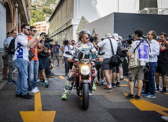 MONTE CARLO Lewis Hamilton Mercedes on his motorcycle in the paddock prior to practice 1 for the F1 Grand Prix of Monaco at Circuit de Monaco on May 27, 2022 in Monte Carlo, Monaco REMKO DE WAAL F1 Grand Prix of Monaco practice 1 2022 xVIxANPxSportx xxANPxIVx 449382792 originalFilename: 449382792.jpg